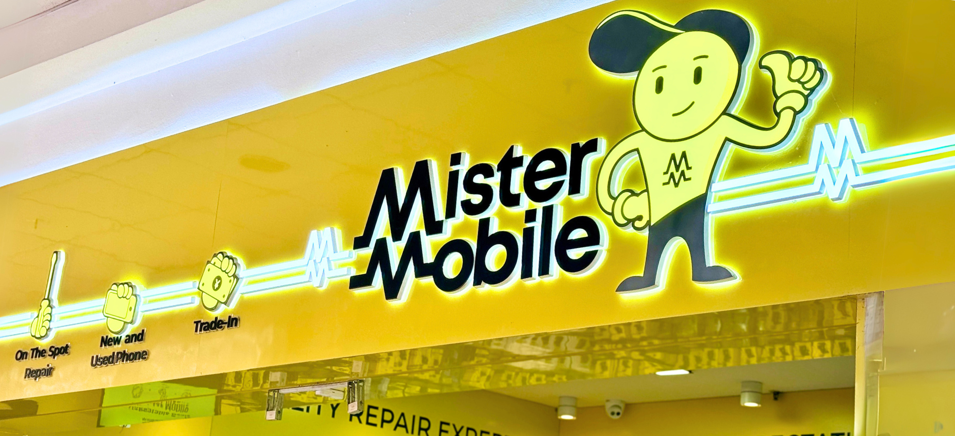 Mister Mobile - Landscape lifestyle image (1968px by 900px).png